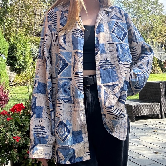 Woven blue & white printed blouse - Picture 3 of 4